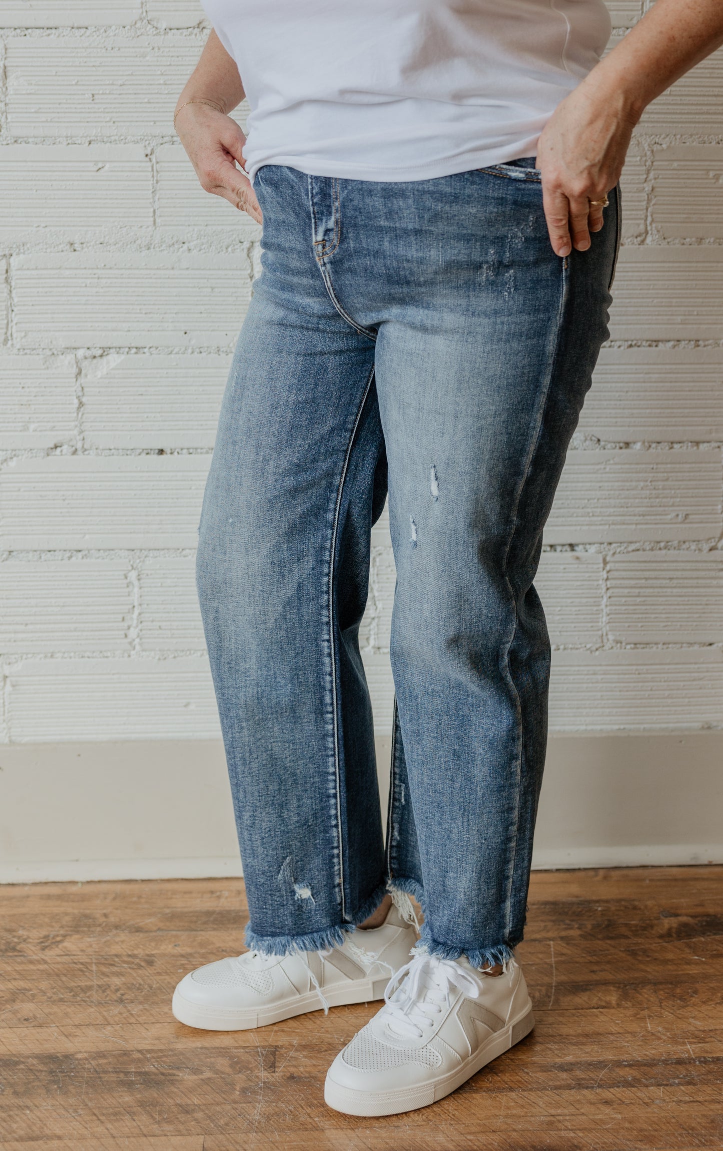 ELYSE MEDIUM WASHED HIGH RISE STRAIGHT JEANS