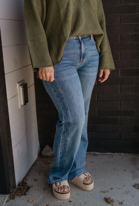 WREN REG/CURVY MID-RISE STRAIGHT JEAN