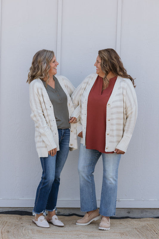 DONNA CURVY/REG OATMEAL STRIPED BUTTON DOWN CARDIGAN