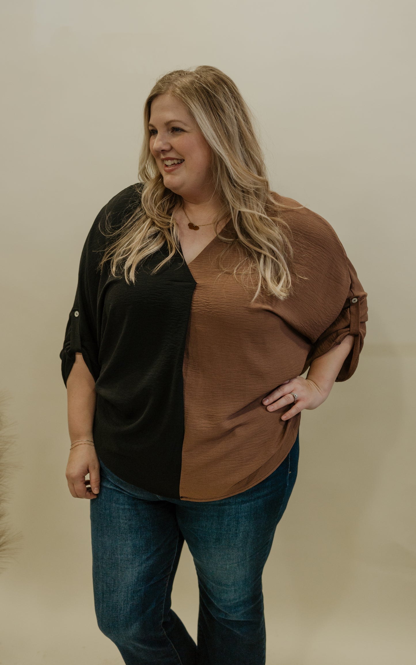 RYANN CURVY COLORBLOCK BLOUSE