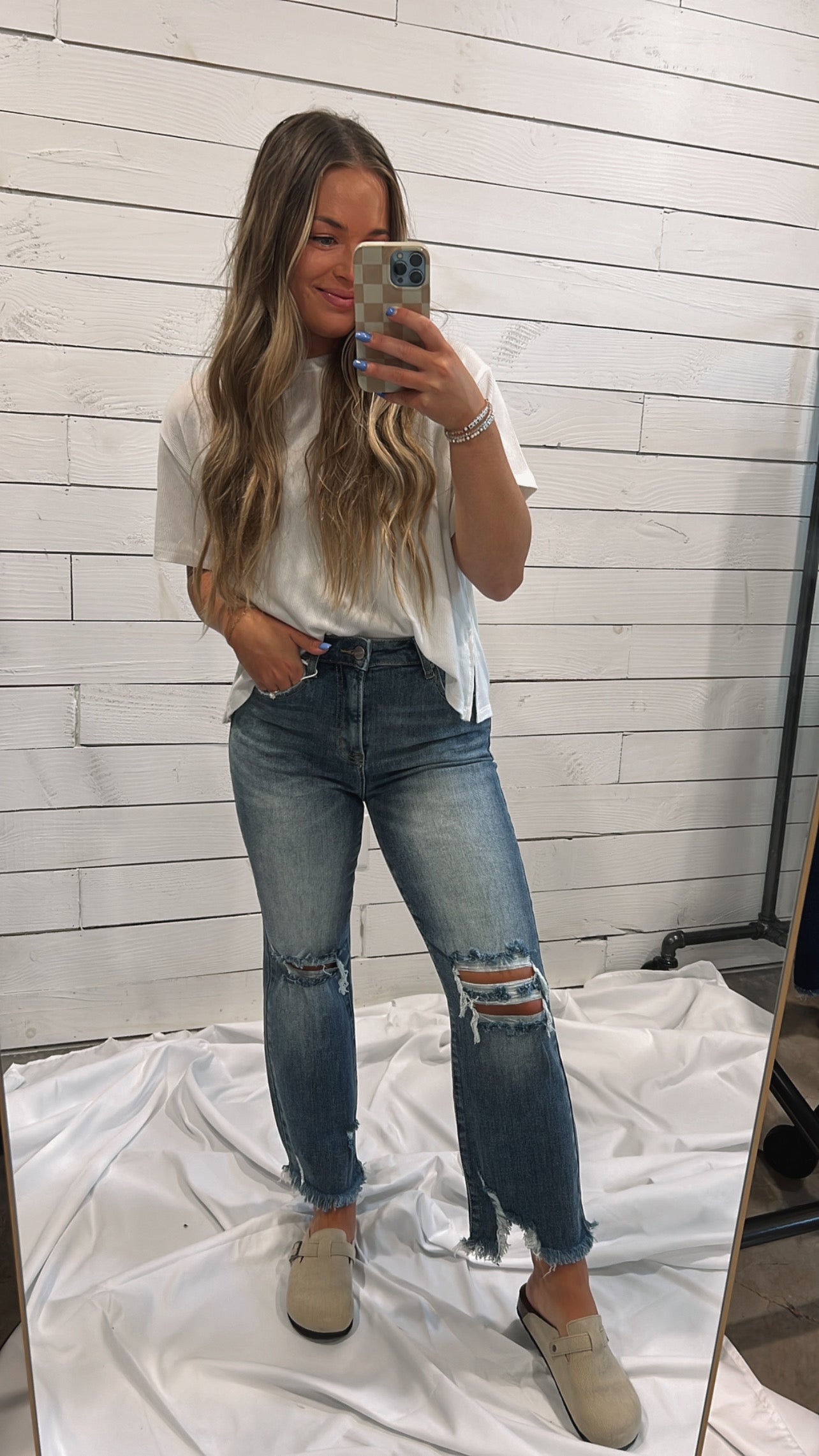 DELLA HIGH RISE STRAIGHT DISTRESSED JEANS