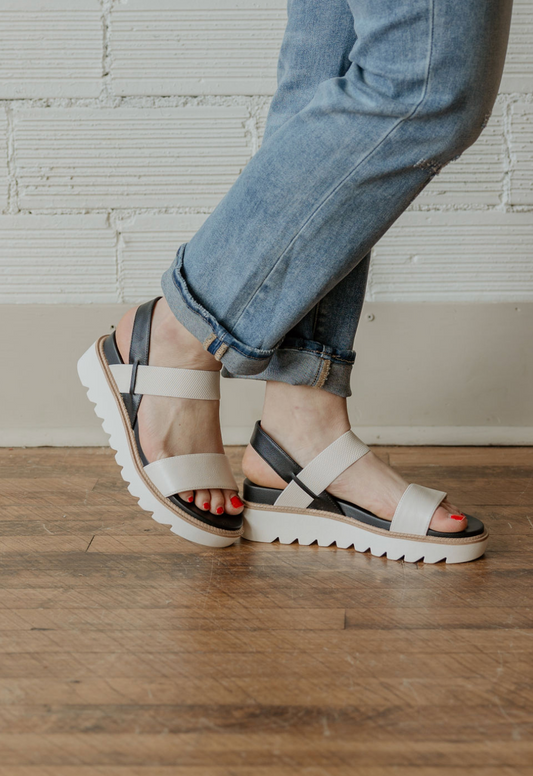 JENE CREAM AND BLACK STRAP SANDAL