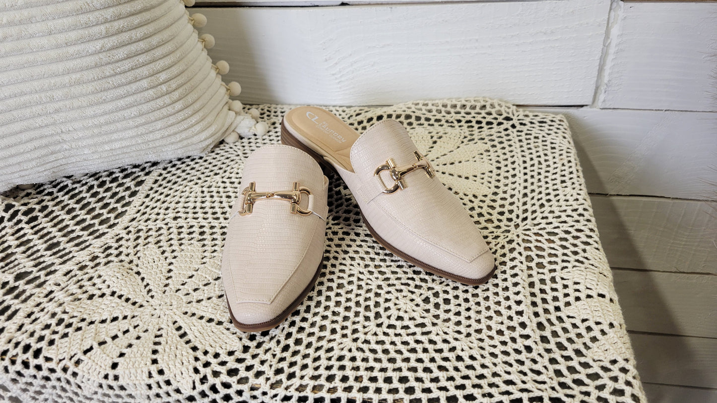 DELAINE CREAM MULE WITH GOLD ACCENT