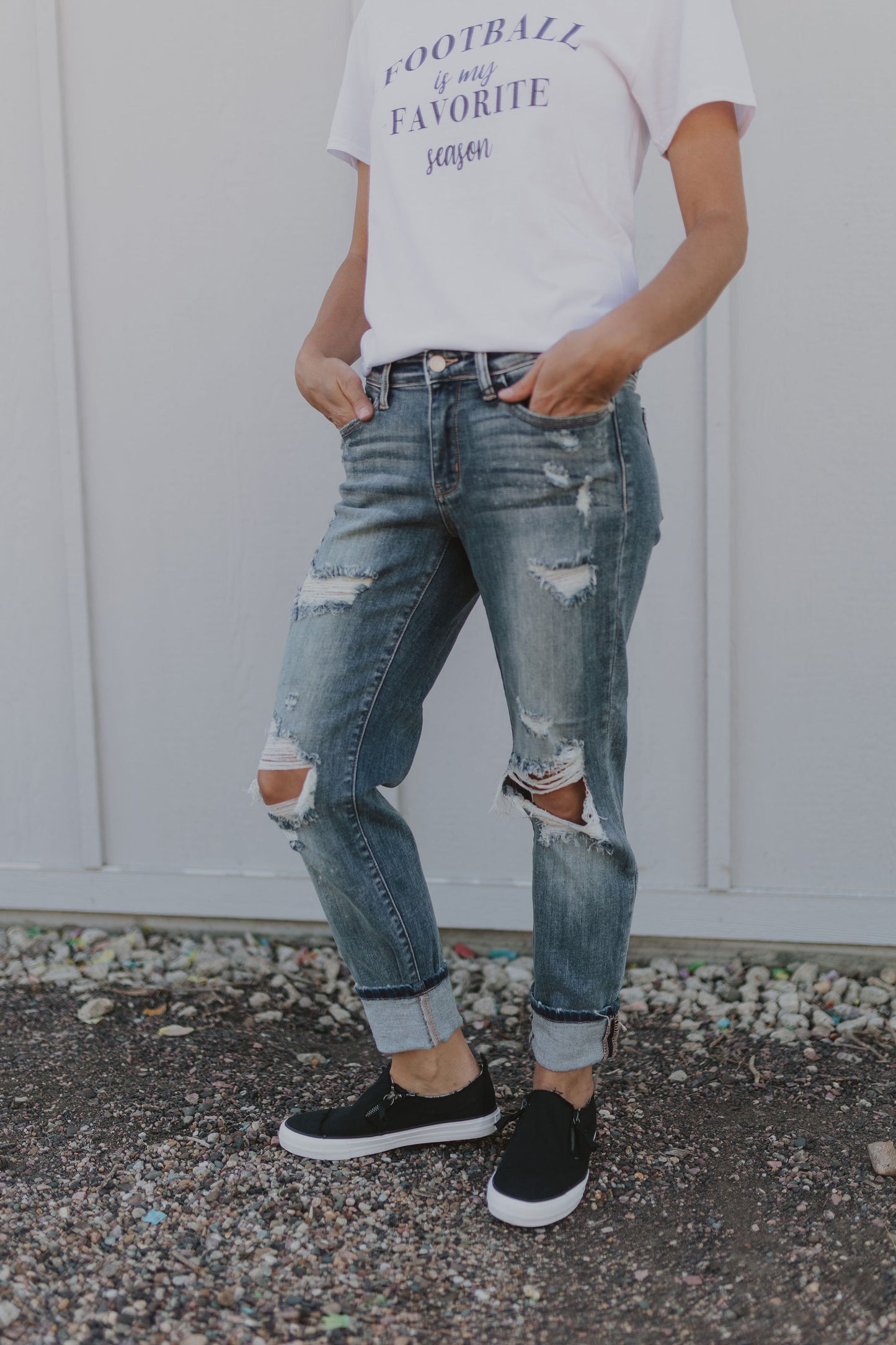 DAISEY DISTRESSED MID RISE JEANS