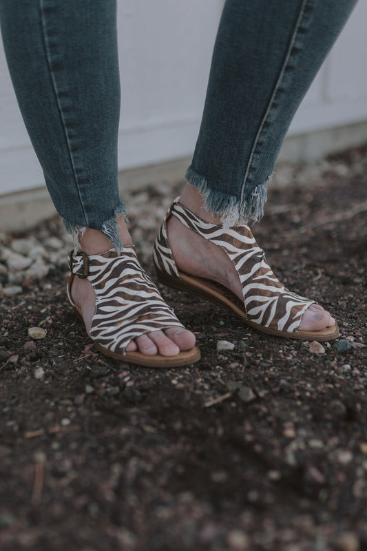 LIBBE ZEBRA PRINT CANVAS SANDAL