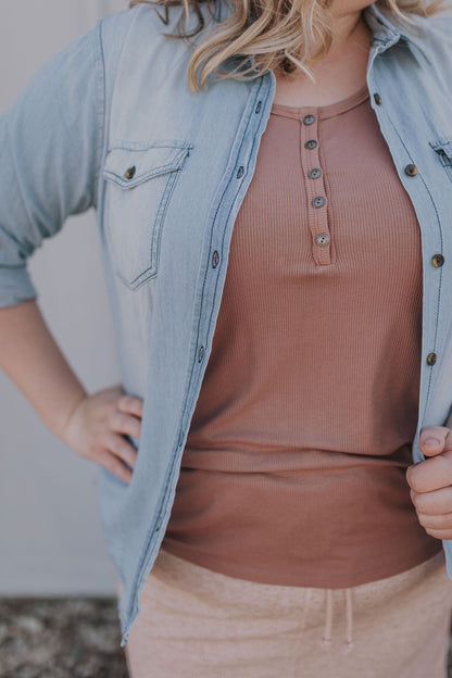 CURVY RIB BUTTON DOWN HALTER TANK TOP